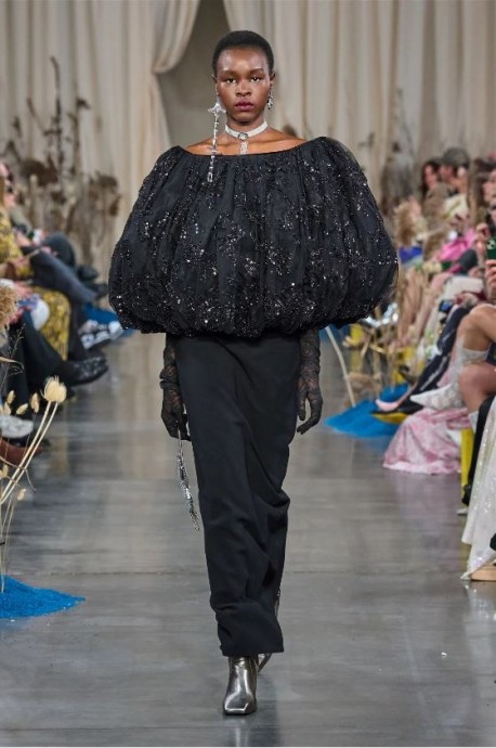 Коллекция Sarawong Ready-To-Wear Fall/Winter 2024 Milan Коллекция Sarawong Ready-To-Wear Fall/Winter 2024 Milan