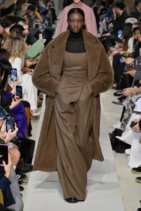 Коллекция Max Mara Ready-To-Wear Осень-Зима 2023