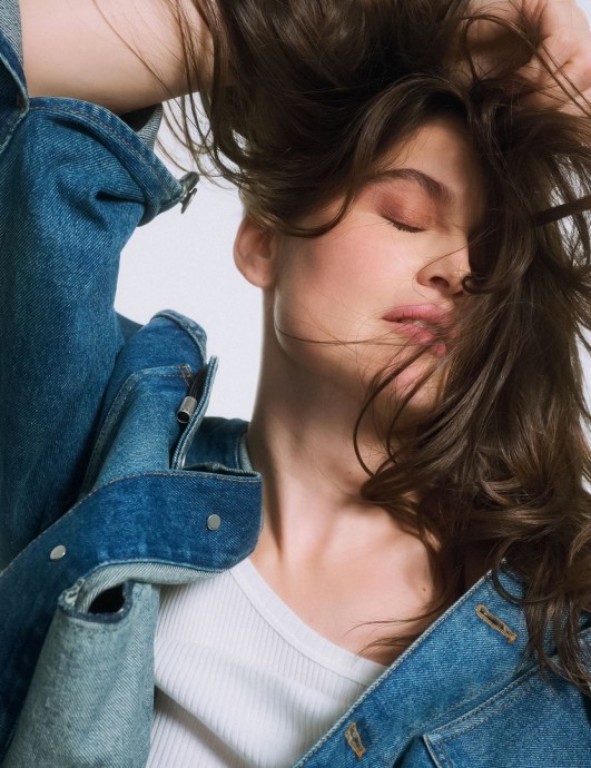 Летиция Каста (Laetitia Casta) в фотосессии для журнала Elle France (2025)