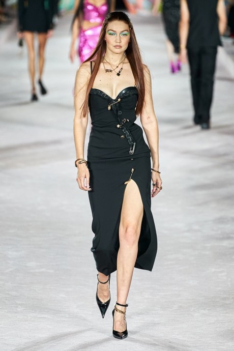 Коллекция Versace Ready-To-Wear Весна-Лето 2022