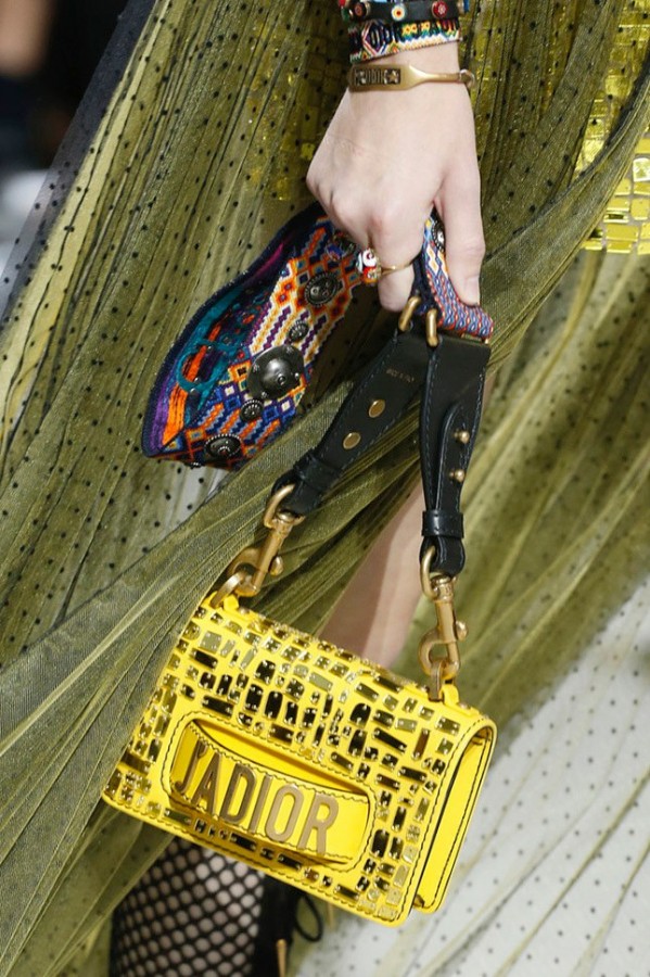 Look! Яркие сумочки Christian Dior ! Look! Яркие сумочки Christian Dior !