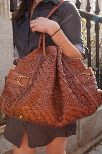 Look! Коричневая сумка в образах!