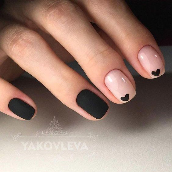 Минималистичный nail-дизайн в чёрно-бежевых тонах!