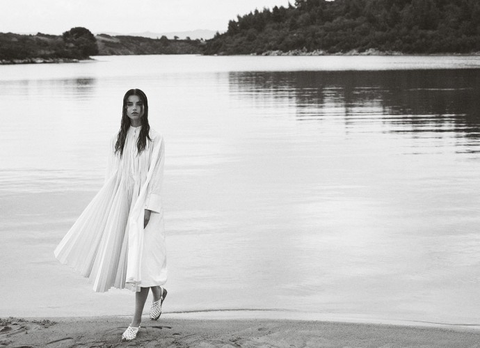 Меган Рош (Meghan Roche) украсила страницы августовского Vogue Greece Меган Рош (Meghan Roche) украсила страницы августовского Vogue Greece