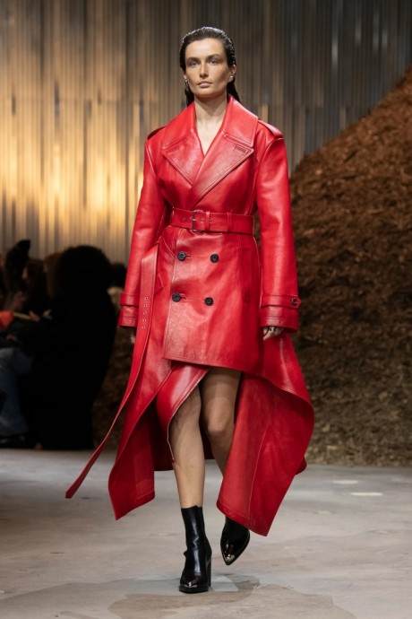 Коллекция Alexander McQueen Ready-To-Wear Осень-Зима 2022/2023 Коллекция Alexander McQueen Ready-To-Wear Осень-Зима 2022/2023