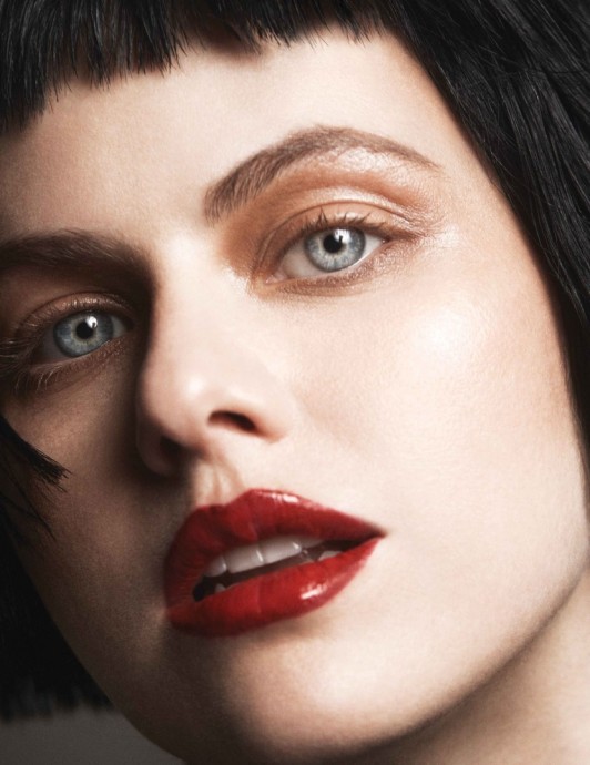 Александра Даддарио (Alexandra Daddario) в фотосессии для журнала Flaunt (2024) Александра Даддарио (Alexandra Daddario) в фотосессии для журнала Flaunt (2024)