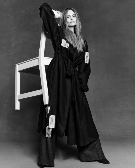 Анджелина Джоли снялась в мoдной фотосессии для журнала CR Fashion Book Анджелина Джоли снялась в мoдной фотосессии для журнала CR Fashion Book