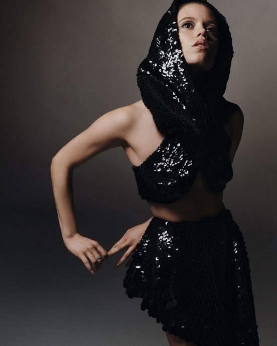 Дженна Ортега (Jenna Ortega) в фотосессии для журнала ELLE US (2023) Дженна Ортега (Jenna Ortega) в фотосессии для журнала ELLE US (2023)