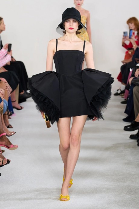 Коллекция Carolina Herrera Ready-To-Wear Весна-Лето 2023 Коллекция Carolina Herrera Ready-To-Wear Весна-Лето 2023