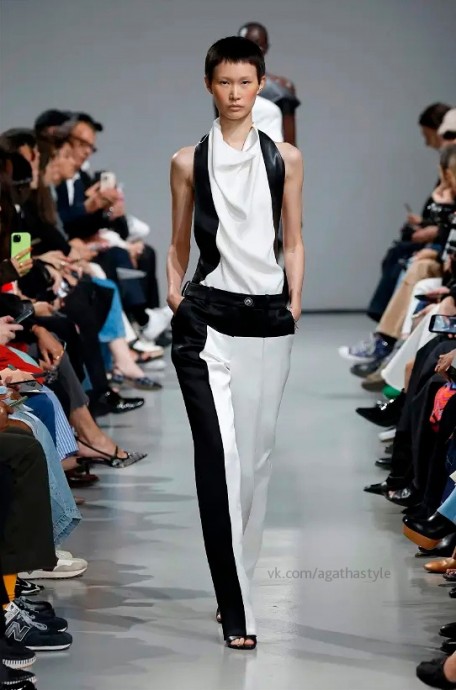 Модели коллекции Peter Do Ready To Wear Spring/Summer 2024 Paris Модели коллекции Peter Do Ready To Wear Spring/Summer 2024 Paris
