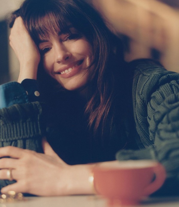 Энн Хэтэуэй (Anne Hathaway) в фотосессии для журнала Wall Street Journal (2022)