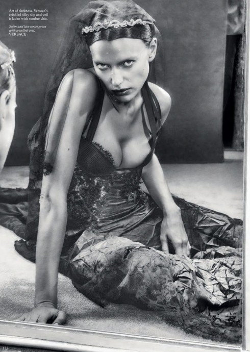 Ирина Шейк (Irina Shayk) в фотосессии для журнала Vogue UK (2023)