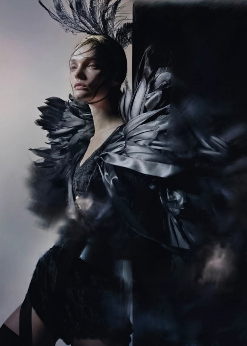 Лулу Тенни в Harper’s Bazaar Италия за апрель 2025