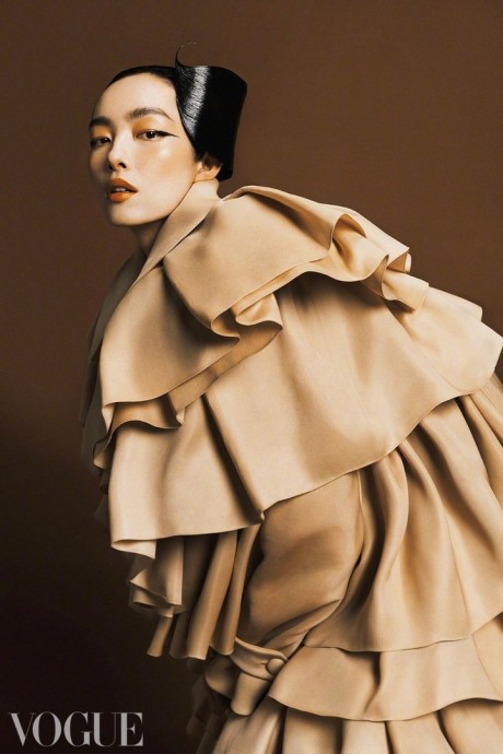 Китайская топ-модель Фэйфэй Сун на обложках Vogue China за май 2025