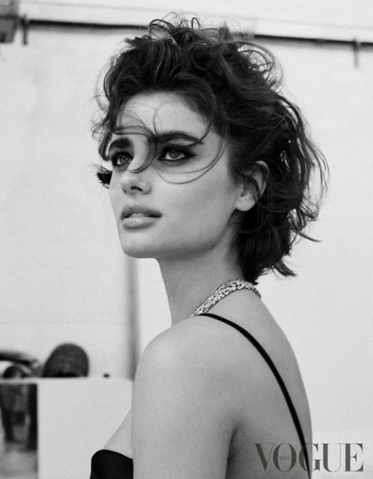 Тейлор Хилл (Taylor Hill) украсила страницы Vogue Mexico