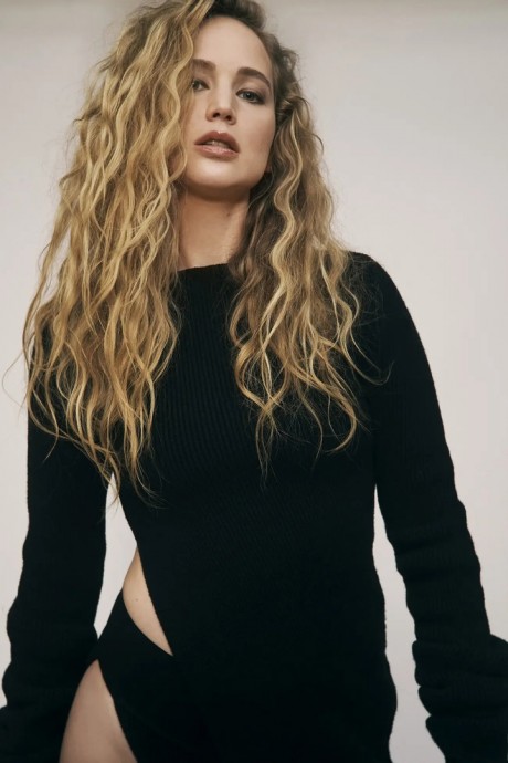 Дженнифер Лоуренс (Jennifer Lawrence) в фотосессии для журнала Interview (2023) Дженнифер Лоуренс (Jennifer Lawrence) в фотосессии для журнала Interview (2023)