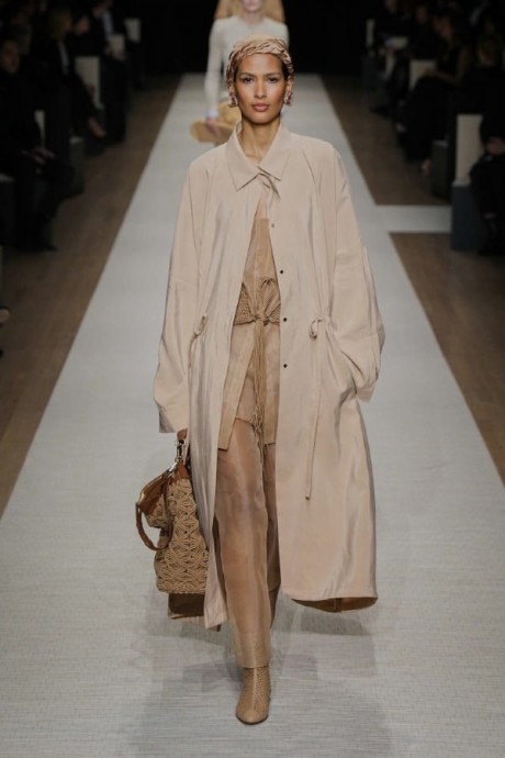 Коллекция Giorgio Armani Ready-To-Wear Весна-Лето 2025