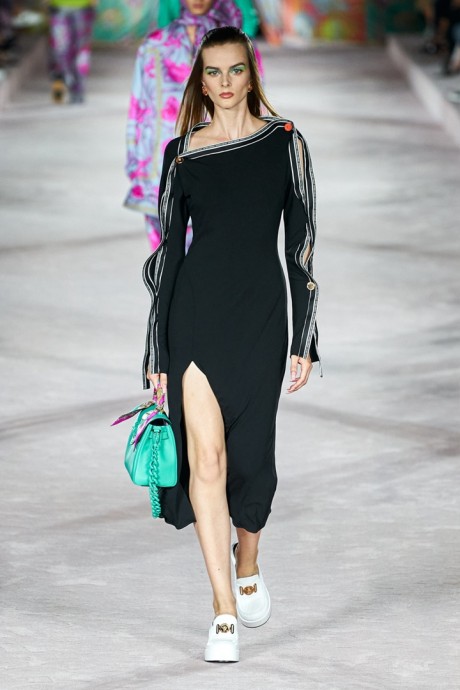 Коллекция Versace Ready-To-Wear Весна-Лето 2022