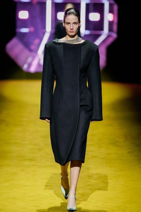 В Милане завepшился показ новой осeнне-зимнeй коллeкции Prada