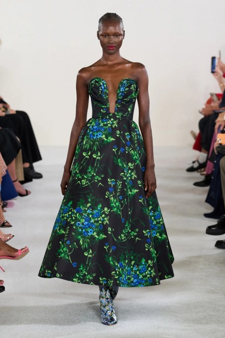 Коллекция Carolina Herrera Ready-To-Wear Весна-Лето 2023