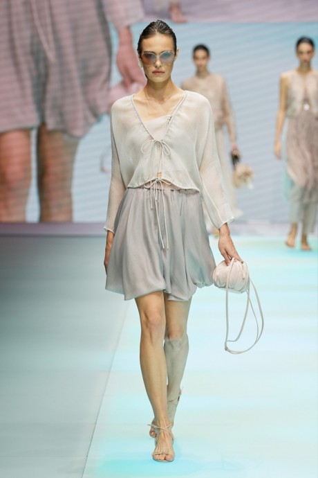 Коллекция Emporio Armani Ready-To-Wear Весна-Лето 2022 Коллекция Emporio Armani Ready-To-Wear Весна-Лето 2022