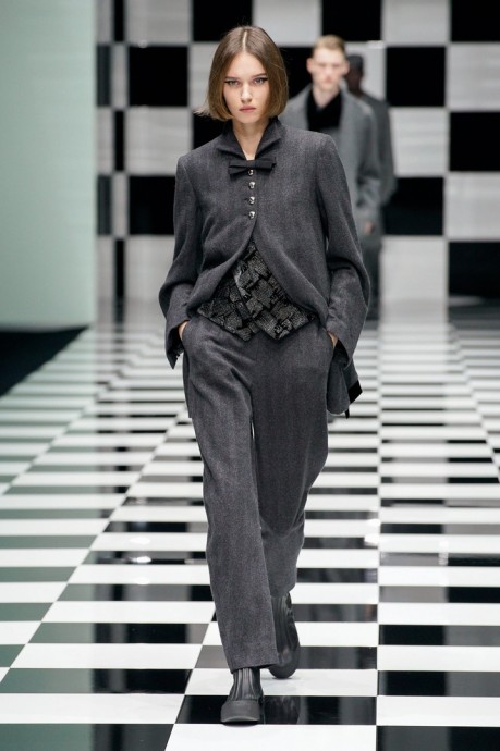 Коллекция Emporio Armani Ready-To-Wear Осень-Зима 2022/2023