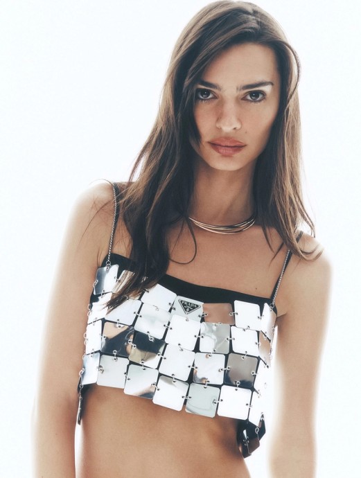 Эмили Ратаковски (Emily Ratajkowski) в фотосессии для журнала Elle UK (2023) Эмили Ратаковски (Emily Ratajkowski) в фотосессии для журнала Elle UK (2023)