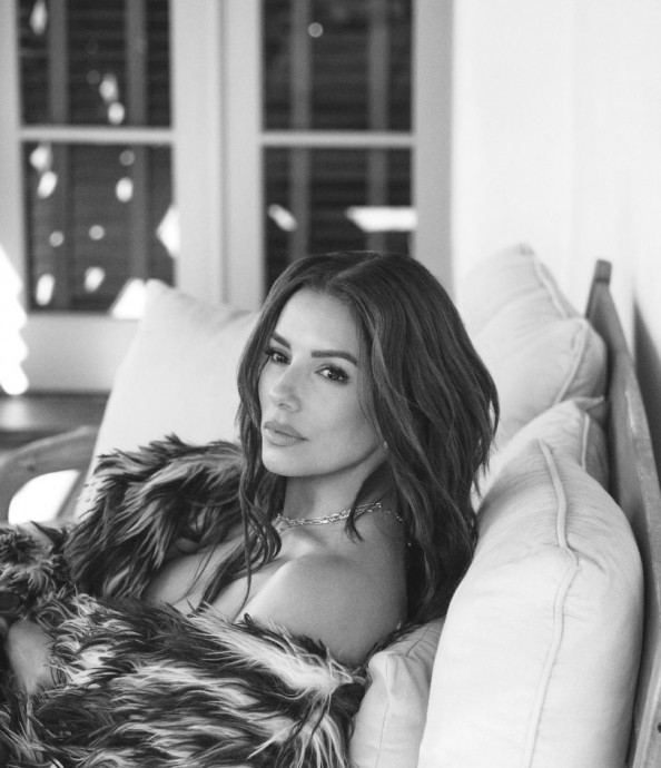 Ева Лонгория (Eva Longoria) в фотосессии для журнала Flaunt (2023) Ева Лонгория (Eva Longoria) в фотосессии для журнала Flaunt (2023)