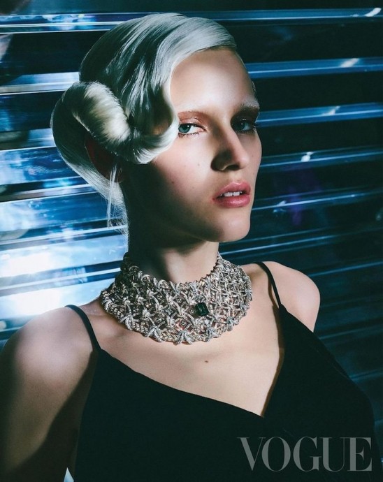 Кампейн Louis Vuitton «Пробужденные руки, пробужденные умы» High Jewelry в Vogue Кампейн Louis Vuitton «Пробужденные руки, пробужденные умы» High Jewelry в Vogue
