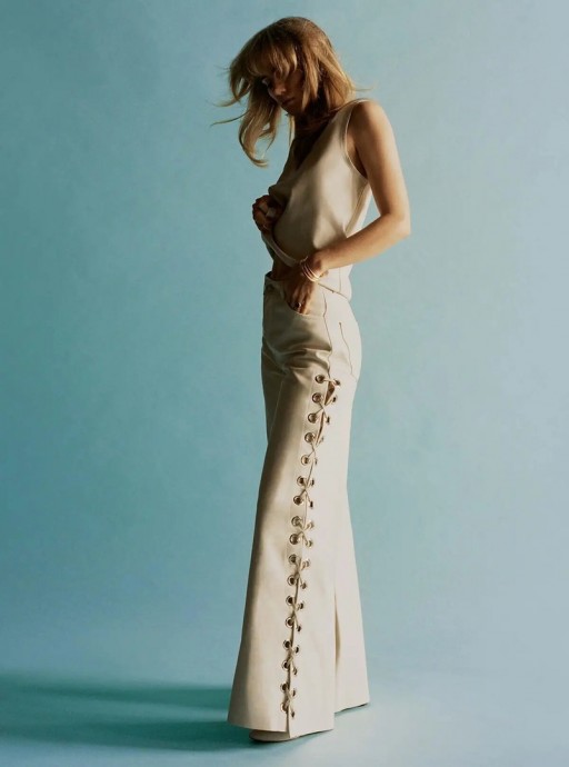 Сьюки Уотерхаус (Suki Waterhouse) в фотосессии для журнала The Sunday Times Style (2023) Сьюки Уотерхаус (Suki Waterhouse) в фотосессии для журнала The Sunday Times Style (2023)