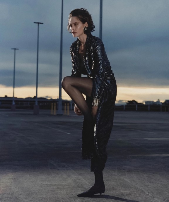 Кэтрин МакНил (Catherine McNeil) в фотосессии для журнала Vogue Australia