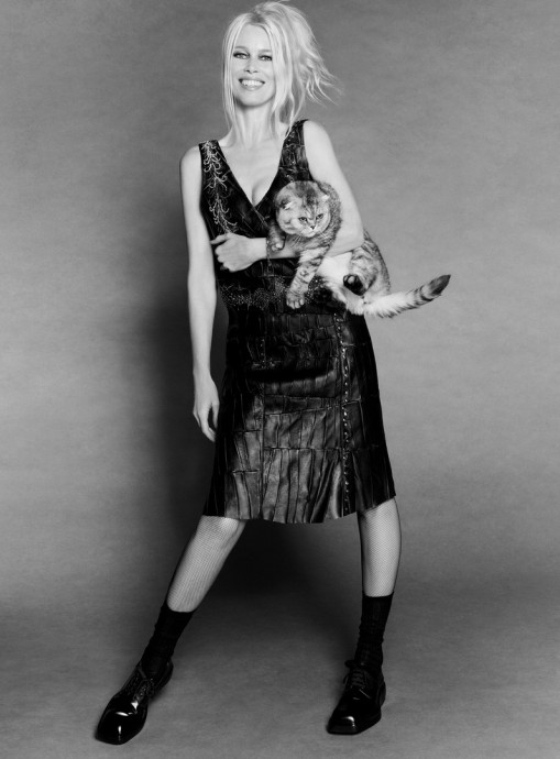 Клаудия Шиффер (Claudia Schiffer) в фотосессии для журнала Vogue Germany (2024) Клаудия Шиффер (Claudia Schiffer) в фотосессии для журнала Vogue Germany (2024)