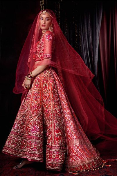 Индийские свадебные наряды невесты от Tarun Tahiliani Индийские свадебные наряды невесты от Tarun Tahiliani