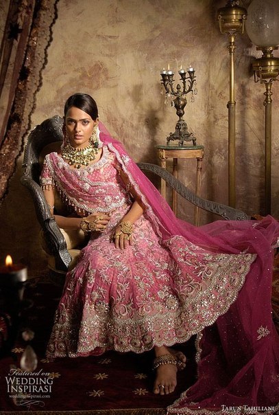 Индийские свадебные наряды невесты от Tarun Tahiliani Индийские свадебные наряды невесты от Tarun Tahiliani