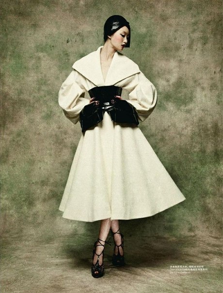 Модель Lili Ji в платьях от Galliano, L’Officiel China Модель Lili Ji в платьях от Galliano, L’Officiel China