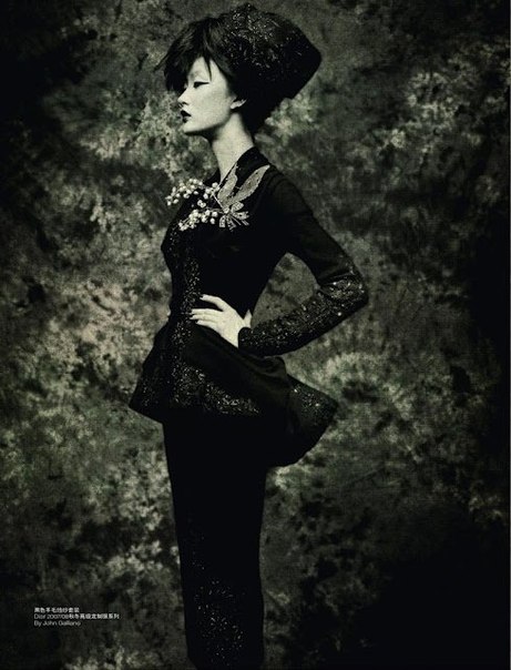 Модель Lili Ji в платьях от Galliano, L’Officiel China Модель Lili Ji в платьях от Galliano, L’Officiel China