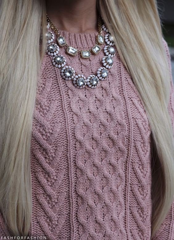 Look! Массивное украшение+ свитер! Look! Массивное украшение+ свитер!