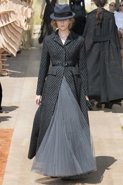 Все оттенки серого в коллекции Christian Dior осень-зима 2017-18. Все оттенки серого в коллекции Christian Dior осень-зима 2017-18.