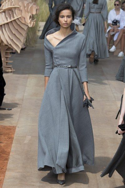 Все оттенки серого в коллекции Christian Dior осень-зима 2017-18. Все оттенки серого в коллекции Christian Dior осень-зима 2017-18.