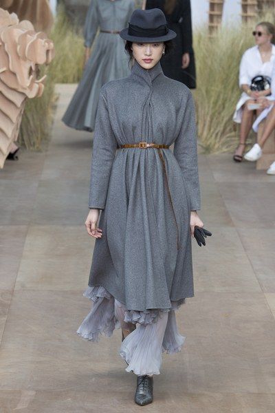 Все оттенки серого в коллекции Christian Dior осень-зима 2017-18. Все оттенки серого в коллекции Christian Dior осень-зима 2017-18.