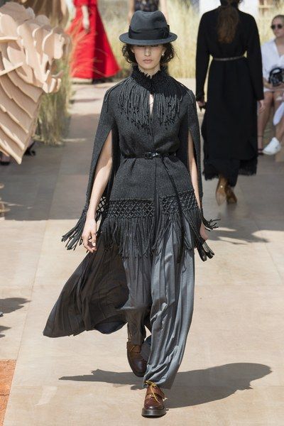 Все оттенки серого в коллекции Christian Dior осень-зима 2017-18. Все оттенки серого в коллекции Christian Dior осень-зима 2017-18.