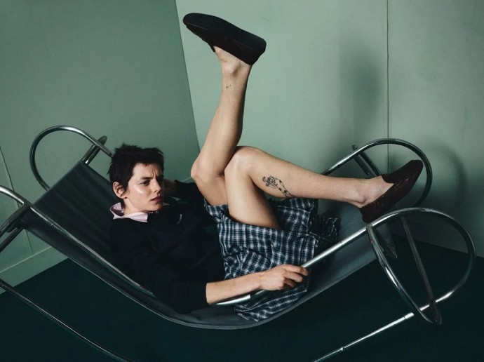 Эмма Коррин (Emma Corrin) в фотосессии для журнала Elle UK (2025) Эмма Коррин (Emma Corrin) в фотосессии для журнала Elle UK (2025)