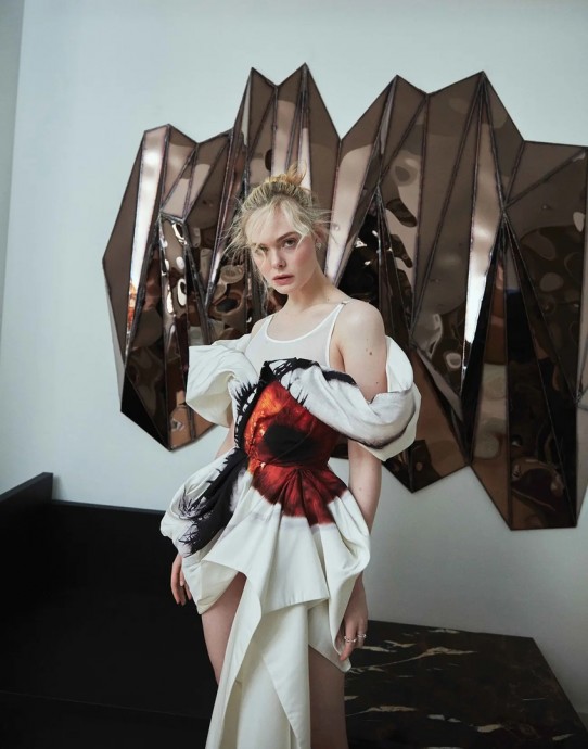 Эль Фаннинг (Elle Fanning) в фотосессии для журнала Flaunt (2023) Эль Фаннинг (Elle Fanning) в фотосессии для журнала Flaunt (2023)