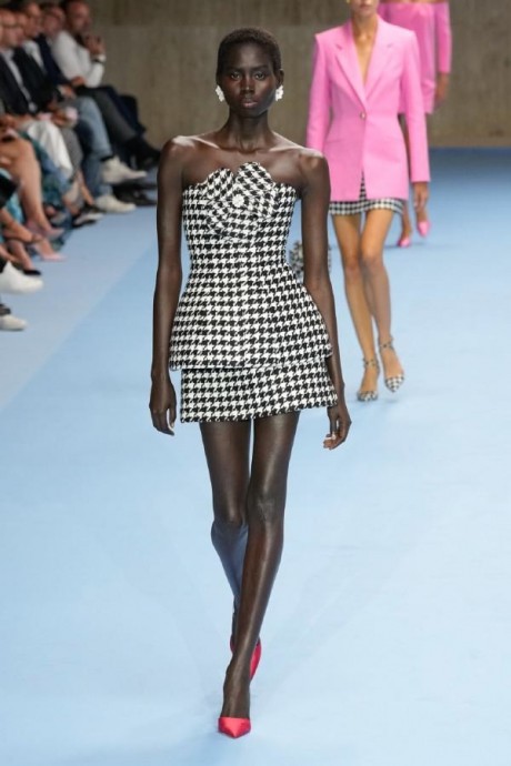 Коллекция Carolina Herrera Ready-To-Wear Весна-Лето 2025 Коллекция Carolina Herrera Ready-To-Wear Весна-Лето 2025