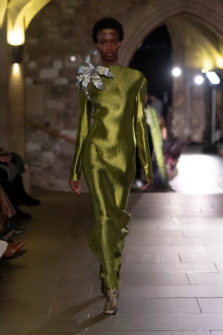 Шик, блеск, красота в новой осенней коллекции Mithridate 2024 Ready-to-Wear Шик, блеск, красота в новой осенней коллекции Mithridate 2024 Ready-to-Wear