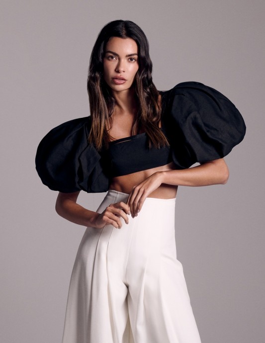 Joana Sanz в фотосессии для L’Officiel Arabia. Фотограф Andrews Diez Joana Sanz в фотосессии для L’Officiel Arabia. Фотограф Andrews Diez