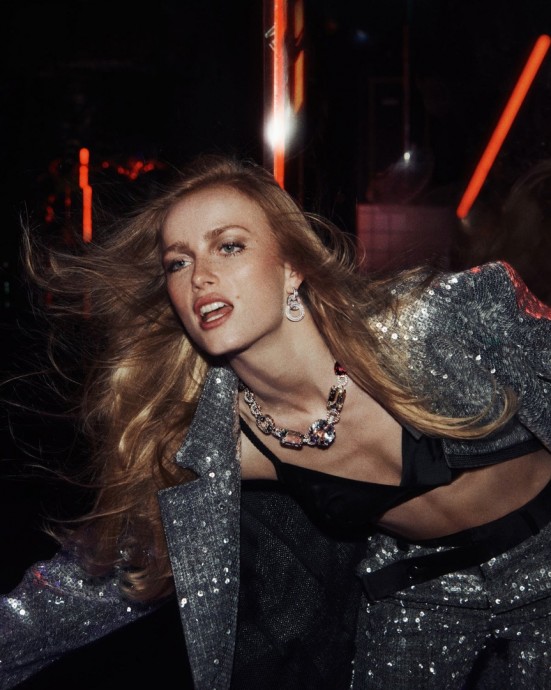 Модель Рианн ван Ромпей (Annelot de Waal) появилась на страницах июньского выпуска Vogue Paris Модель Рианн ван Ромпей (Annelot de Waal) появилась на страницах июньского выпуска Vogue Paris