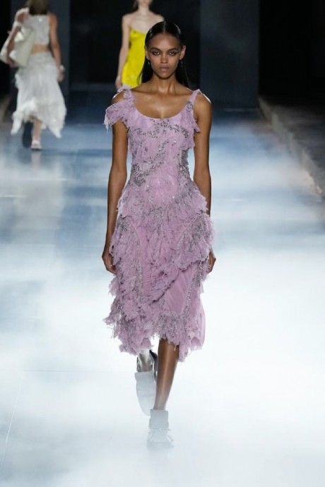 Коллекция Alexander McQueen Ready-To-Wear Весна-Лето 2025 Коллекция Alexander McQueen Ready-To-Wear Весна-Лето 2025