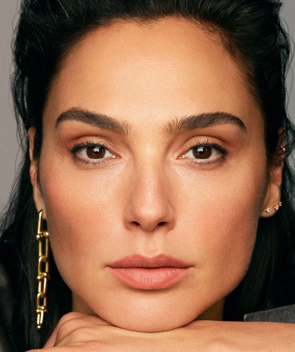 Галь Гадот (Gal Gadot) в фотосессии для журнала El País S Moda (2023)