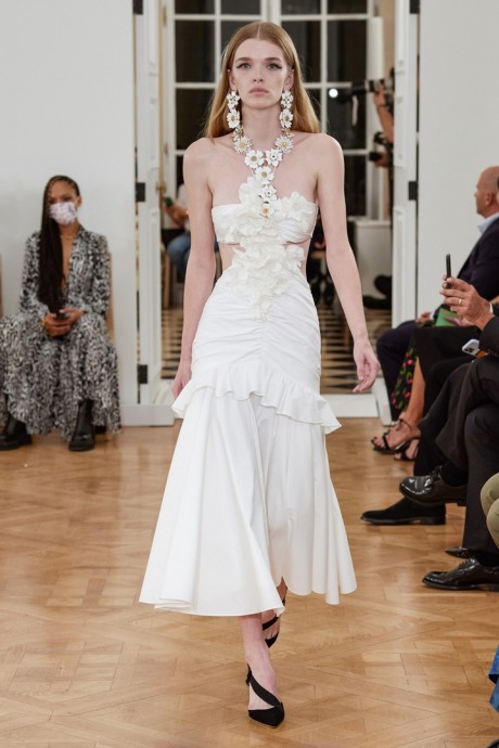 Коллекция Carolina Herrera Ready-To-Wear Весна-Лето 2022 Коллекция Carolina Herrera Ready-To-Wear Весна-Лето 2022